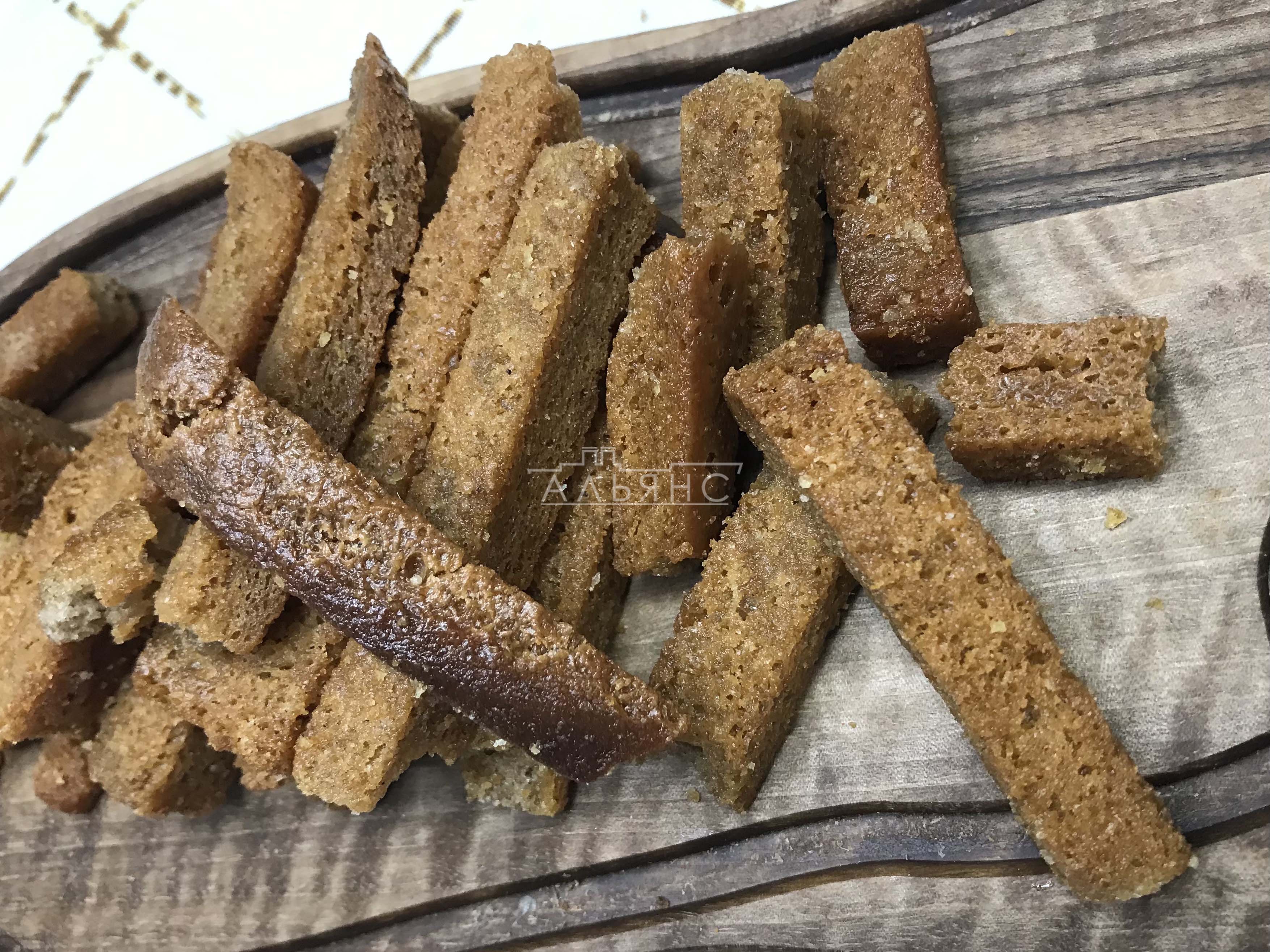 Деревенские гренки с чесноком в Тюмени