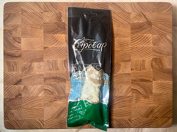 Сыр 100 гр ГОРНЫЙ СЫРОВАР (Косичка с укропом и чесноком) в Тюмени