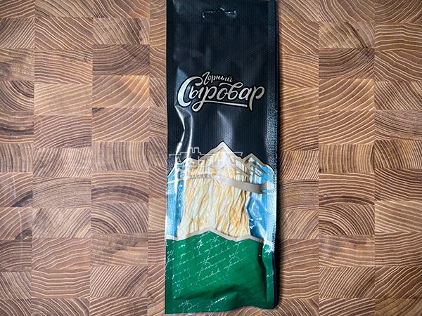 Сыр 60 гр ГОРНЫЙ СЫРОВАР (Паутинка копчёная) в Тюмени